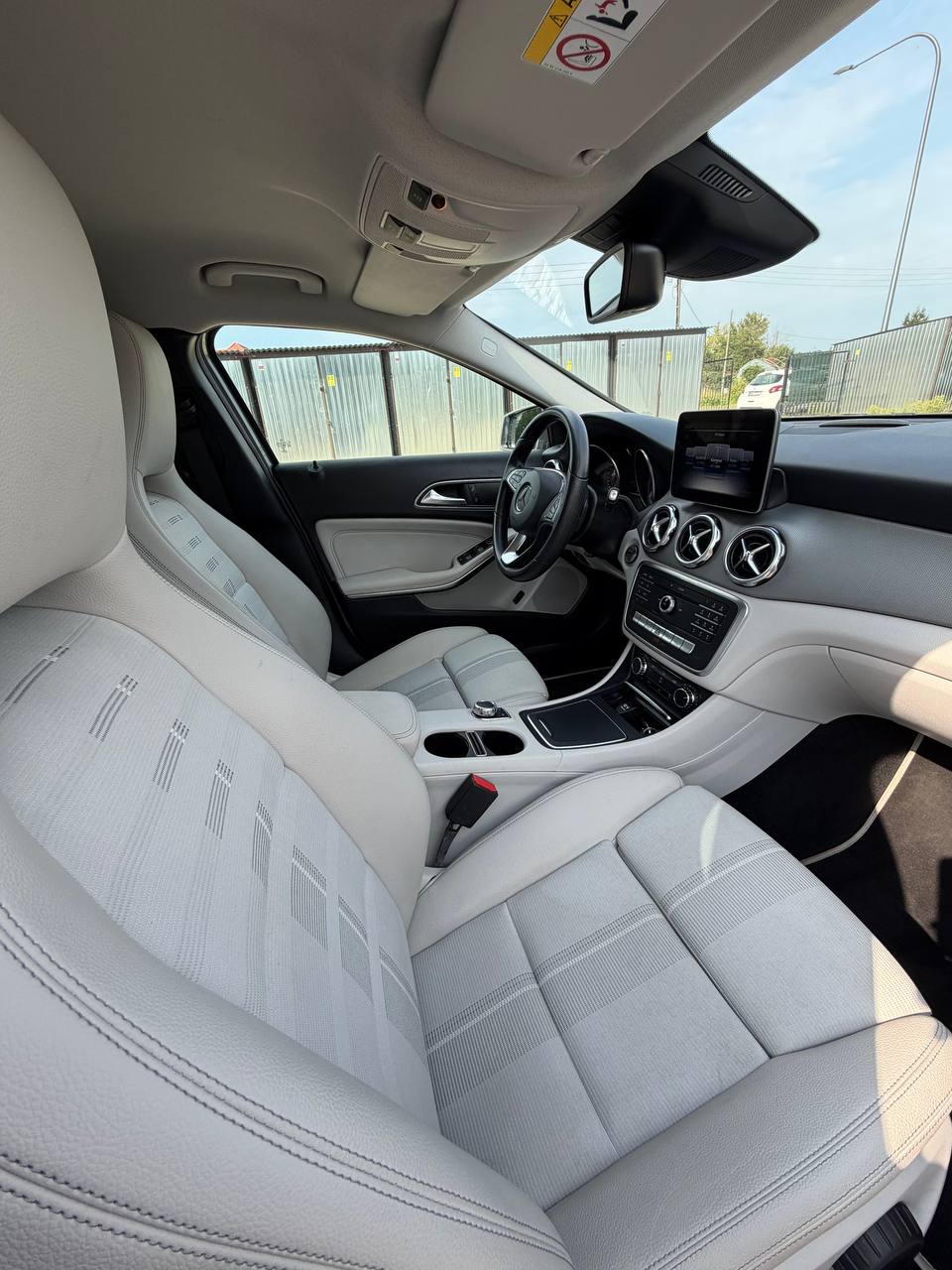 Mercedes-Benz GLA 200 Urban 7G-DCT — zdjęcie 10