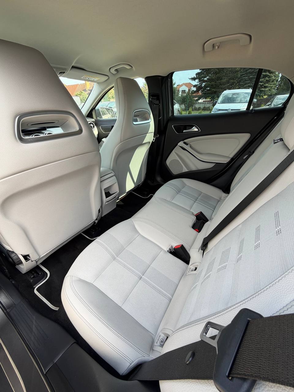 Mercedes-Benz GLA 200 Urban 7G-DCT — zdjęcie 13