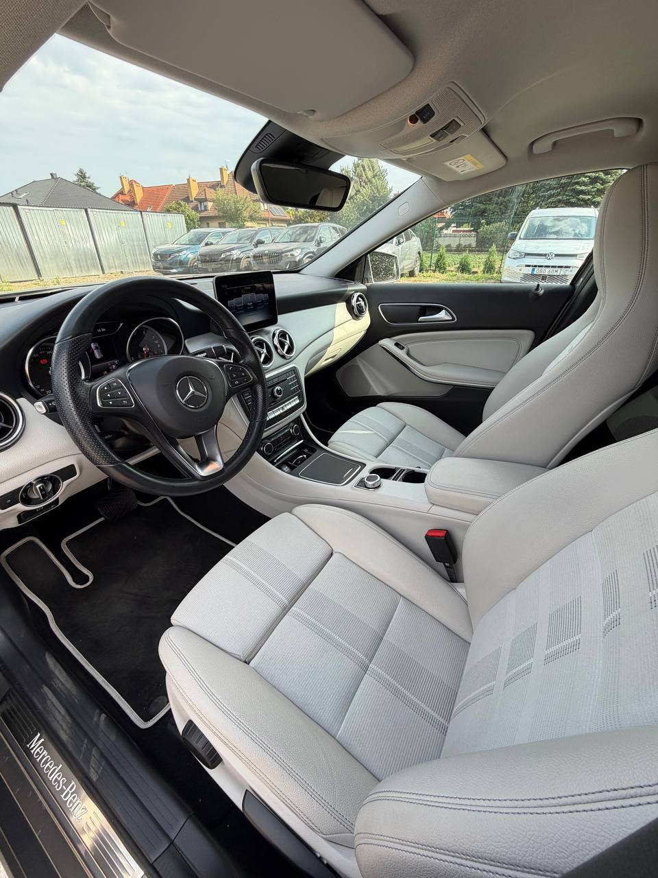 Mercedes-Benz GLA 200 Urban 7G-DCT — zdjęcie 11